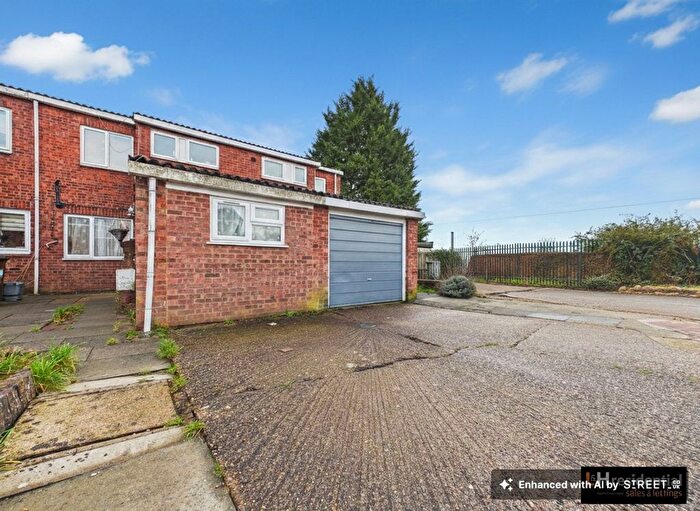 4 Bedroom Terraced House For Sale In Stainer Road, Borehamwood, WD6