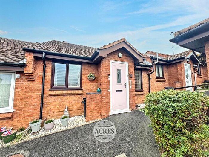 2 Bedroom Terraced Bungalow For Sale In Gorstie Croft, Great Barr, Birmingham, B43