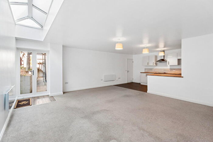 3 Bedroom Apartment For Sale In High Street South, Dunstable, LU6