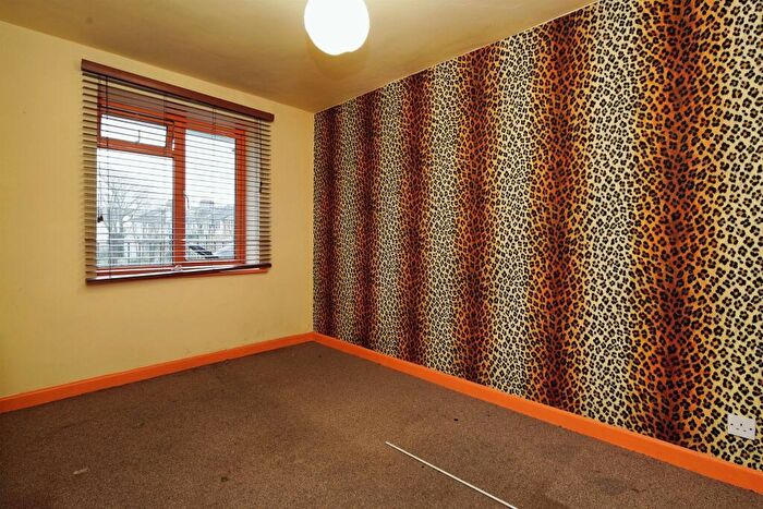 2 Bedroom Apartment For Sale In Wilbury Crescent, Hove, BN3