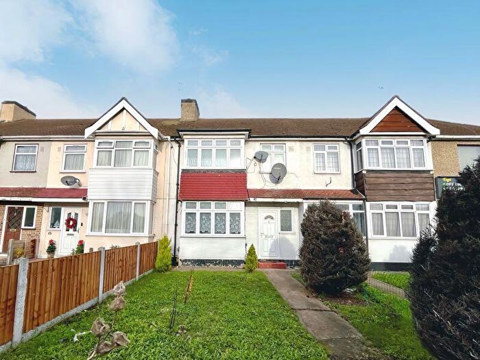 3 Bedroom Terraced House To Rent In London Road, West Thurrock, Grays, RM17