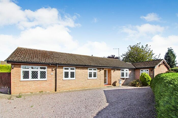 4 Bedroom Detached Bungalow For Sale In Eastfield, Market Deeping, PE6