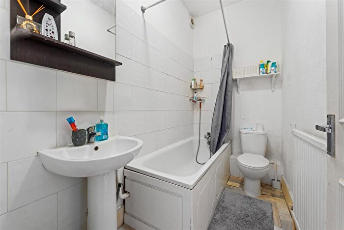 1 Bedroom Flat For Sale In Holmesdale Road, London, SE25