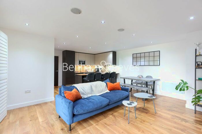 2 Bedroom Flat To Rent In Aerodrome Road, Beaufort Park, NW9