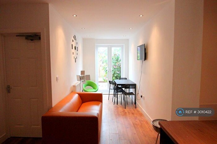 6 Bedroom Semi Detached House To Rent In Fitzroy St, Cardiff, CF24