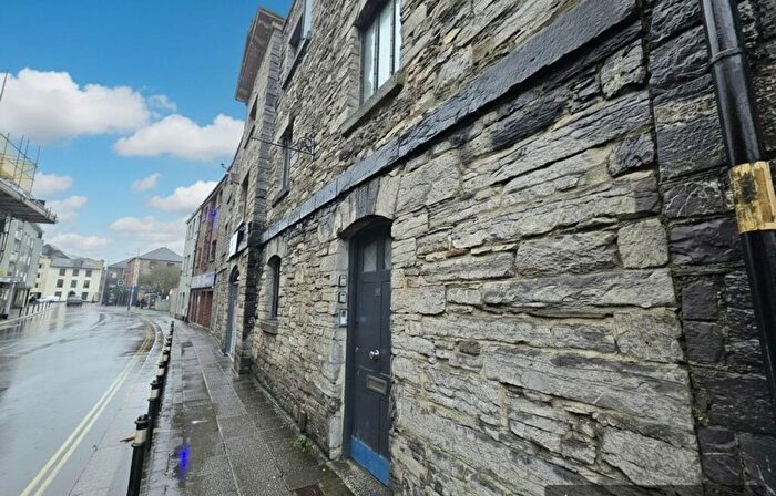 2 Bedroom Flat To Rent In Vauxhall Street, Plymouth, PL4