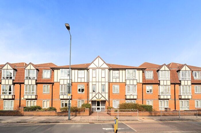 1 Bedroom Retirement Property For Sale In Radbourne Court, Draycott Avenue, Kenton, HA3