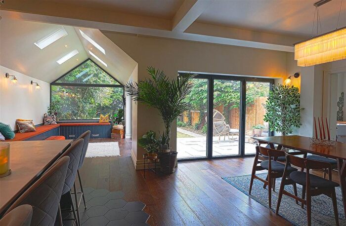 3 Bedroom Semi-Detached House To Rent In Addiscombe Road, Croydon, CR0