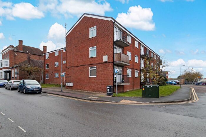 2 Bedroom Flat For Sale In New Street, Upton-Upon-Severn, Worcestershire, WR8