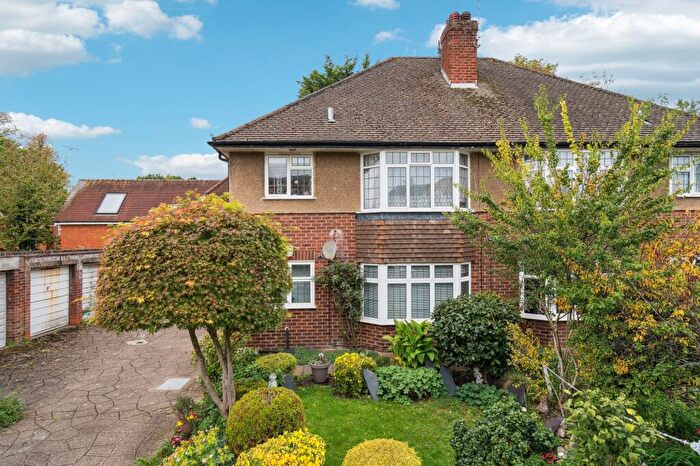 1 Bedroom Flat For Sale In Kent Gardens, Ruislip, HA4