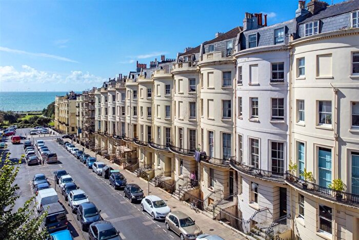 2 Bedroom Flat For Sale In Brunswick Place, Hove, BN3