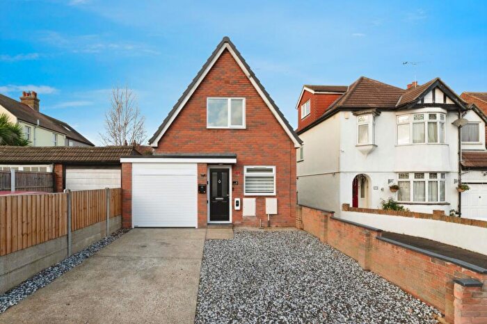 2 Bedroom Detached House For Sale In Rochester Drive, Westcliff-on-Sea, Essex, SS0