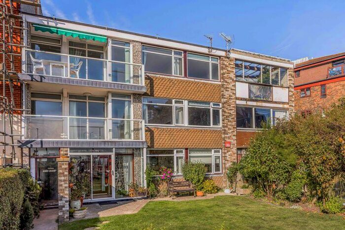 2 Bedroom Apartment To Rent In Eastern Villas Road, Southsea, PO4