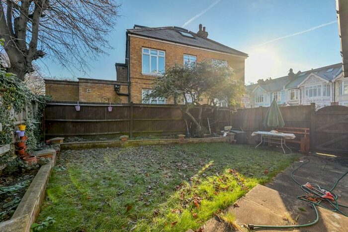 2 Bedroom Flat To Rent In Fordhook Avenue, Ealing, London, W5