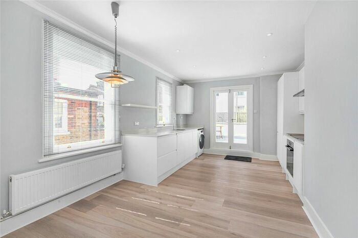 2 Bedroom Flat To Rent In Mandalay Road, London, SW4