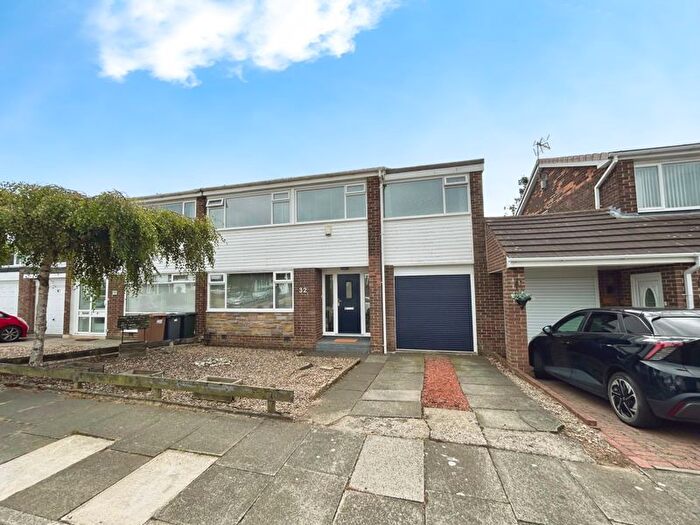 5 Bedroom Semi-Detached House For Sale In Crumstone Court, Killingworth, NE12