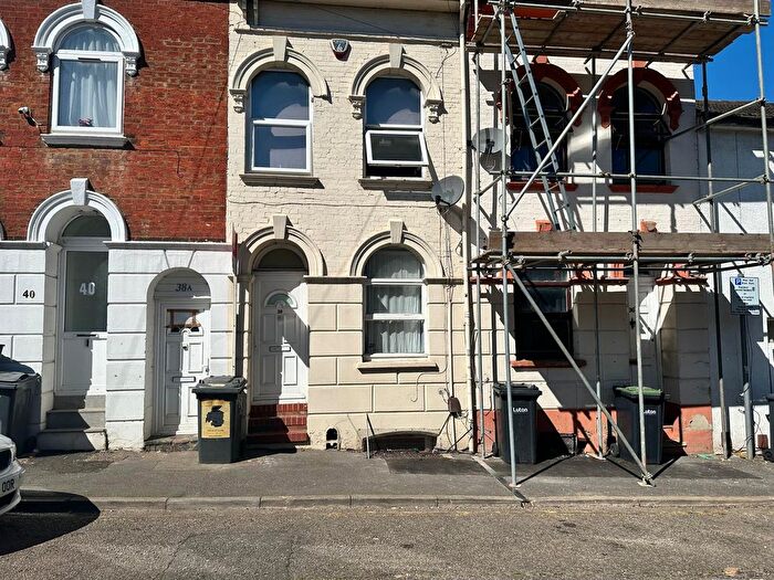 2 Bedroom Flat To Rent In Cardigan Street, Luton, Bedfordshire, LU1