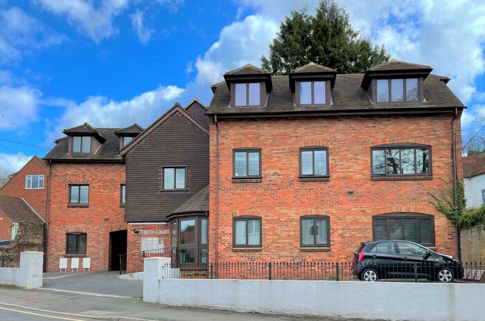 2 Bedroom Flat To Rent In East Street, Chesham, HP5