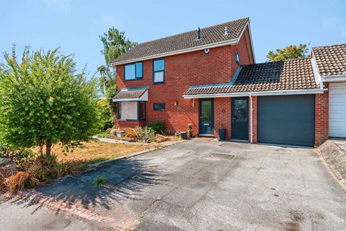 3 Bedroom Semi-Detached House For Sale In Rosedale Gardens, Trowbridge, BA14