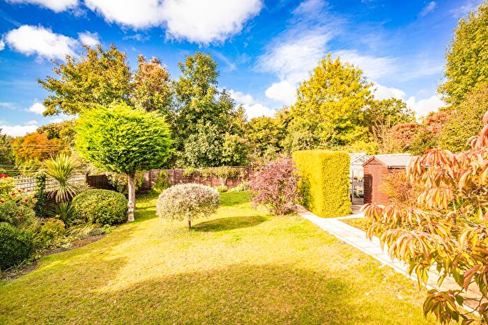 2 Bedroom Bungalow For Sale In Wallingford Road, Goring On Thames, RG8