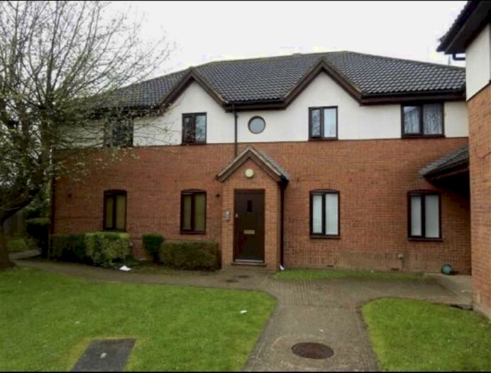 2 Bedroom Flat To Rent In St. Crispins Court, Southall, Middlesex, UB1