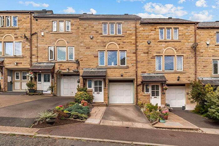 2 Bedroom Town House For Sale In Shibden Garth, Shibden, HX3