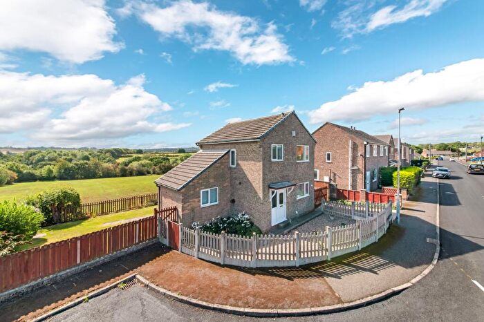 3 Bedroom Detached House For Sale In Thorpes Crescent, Skelmanthorpe, HD8