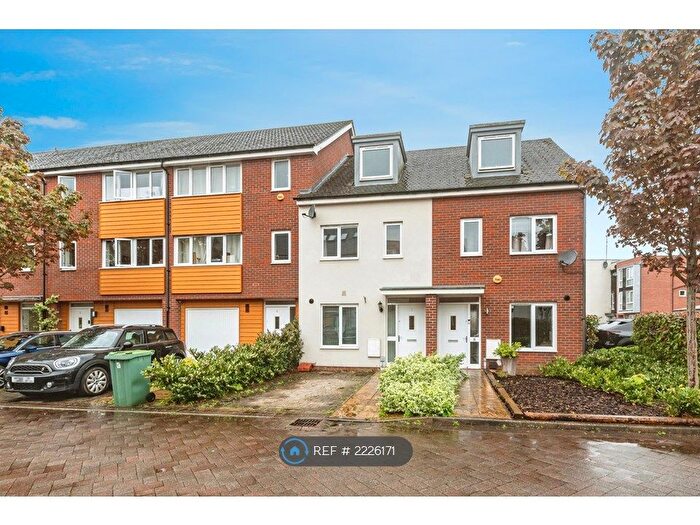 3 Bedroom End Of Terrace House To Rent In Wylie Gardens, Basingstoke, RG24