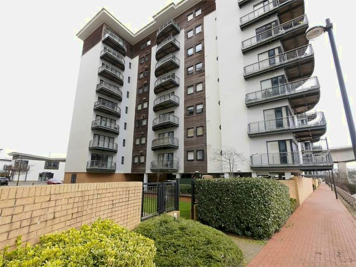 2 Bedroom Flat To Rent In Victoria Wharf, Watkiss Way, Cardiff, CF11