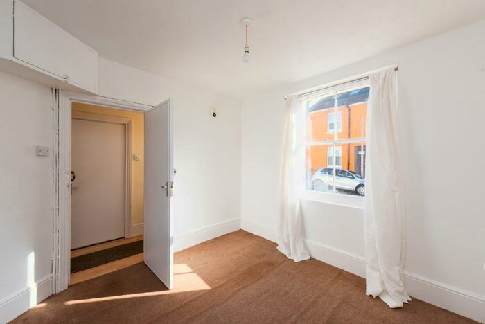 1 Bedroom Flat To Rent In Grove Street, BN2