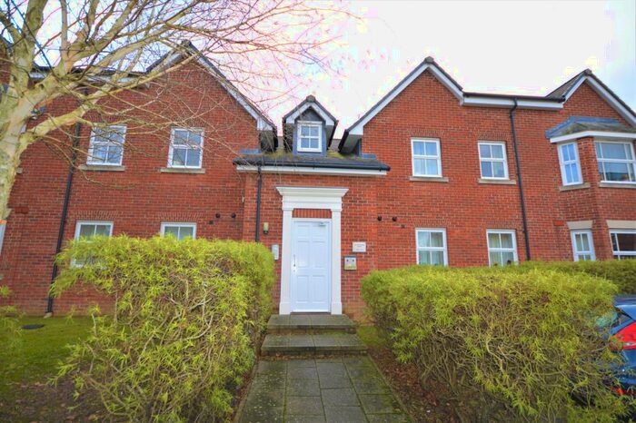 2 Bedroom Ground Flat To Rent In Spire View, Salisbury, SP2