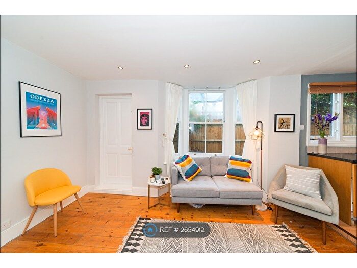 2 Bedroom Flat To Rent In Brixton Hill, London, SW2