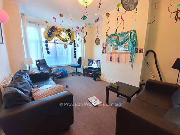 6 Bedroom Terraced House To Rent In Newport Mount, Headingley, Leeds, LS6