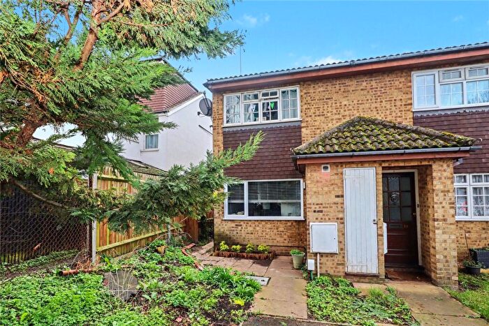 1 Bedroom Maisonette For Sale In Bower Court, Woking, Surrey, GU22