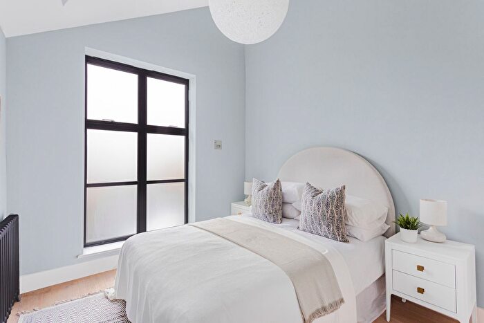 2 Bedroom Flat For Sale In Church Road, Teddington, TW11