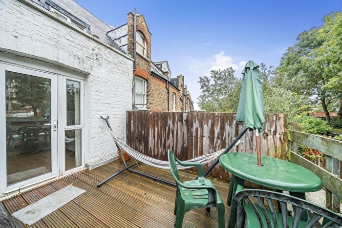 Flat To Rent In Weston Park, Crouch End, London, N8