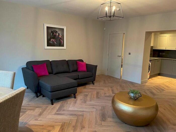 3 Bedroom Flat To Rent In Cambridge Park, Redland, Bristol, BS6