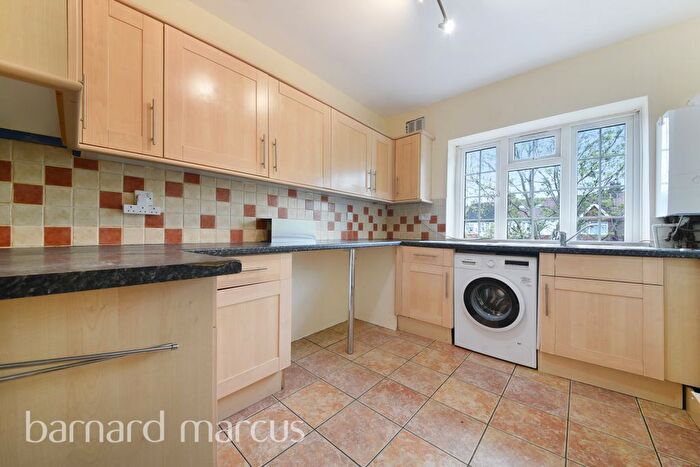 2 Bedroom Flat To Rent In Mitcham Lane, London, SW16