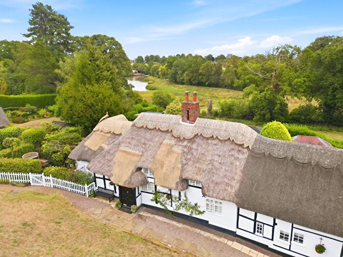 2 Bedroom Cottage For Sale In Castle Hill, Kenilworth, Warwickshire, CV8