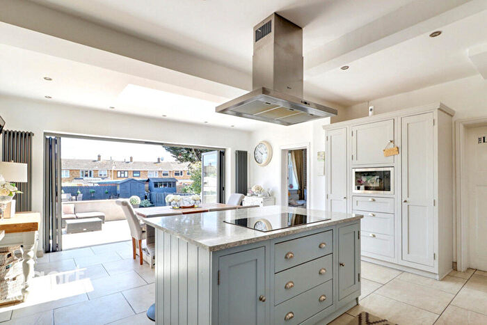 5 Bedroom Semi-Detached House For Sale In Lodge Lane, Romford, RM5