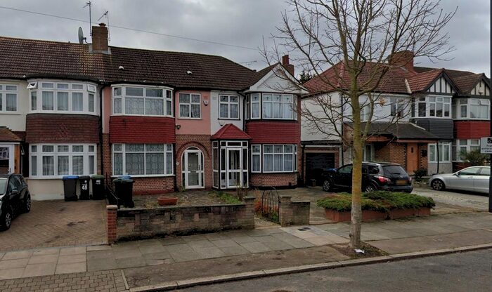 4 Bedroom Property To Rent In The Fairway, London, N13