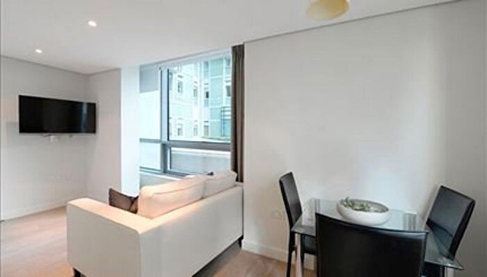 3 Bedroom Flat To Rent In Merchant Square East, London, W2