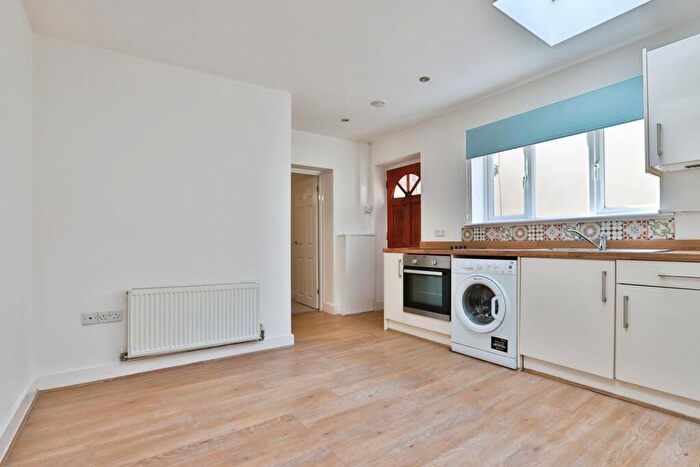 1 Bedroom Property For Sale In Christchurch Road, Bournemouth, Dorset, BH7