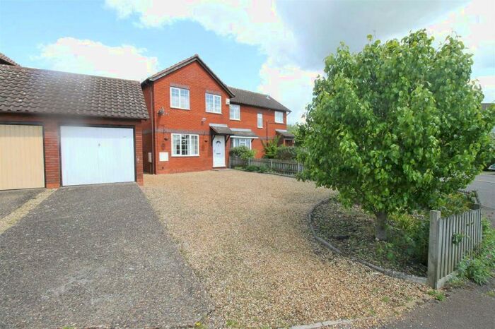 3 Bedroom Semi-Detached House To Rent In Huntingbrooke, Great Holm, Milton Keynes, MK8