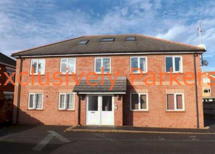 2 Bedroom Flat To Rent In Rose Road, Totton, SO40