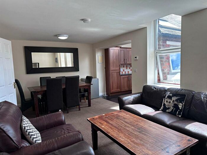 6 Bedroom Flat To Rent In Lavender Gardens, West Jesmond, Newcastle Upon Tyne, NE2