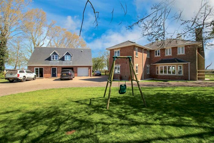 4 Bedroom Detached House For Sale In Keysoe Road, Thurleigh, Bedford, MK44