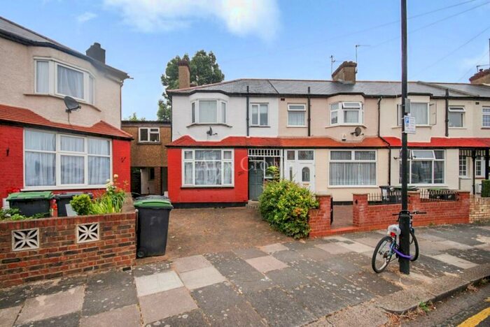 5 Bedroom Terraced House To Rent In Sandford Avenue, Wood Green, N22