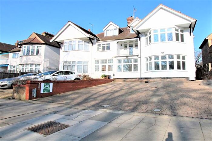 1 Bedroom Flat To Rent In Queens Road, Hendon, NW4