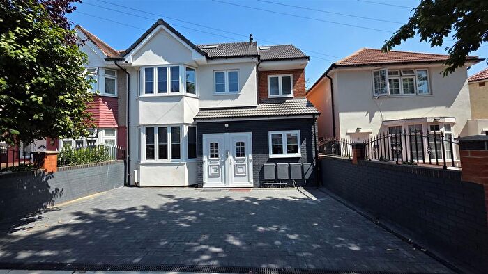 2 Bedroom Flat To Rent In Palgrave Avenue, Southall, UB1